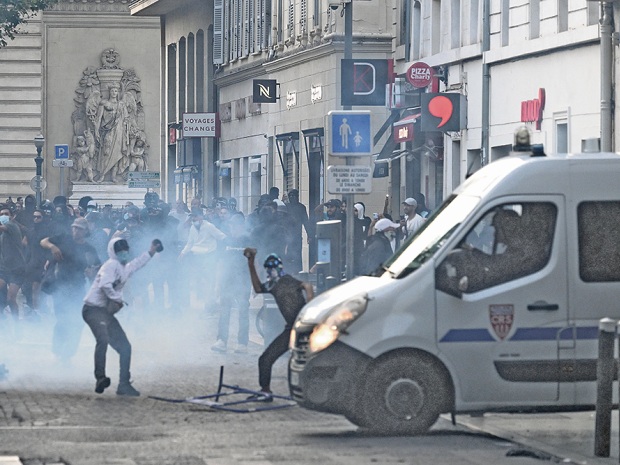 Bürgerkriegsähnliche Zustände und Straßenschlachten in Frankreich und Deutschland