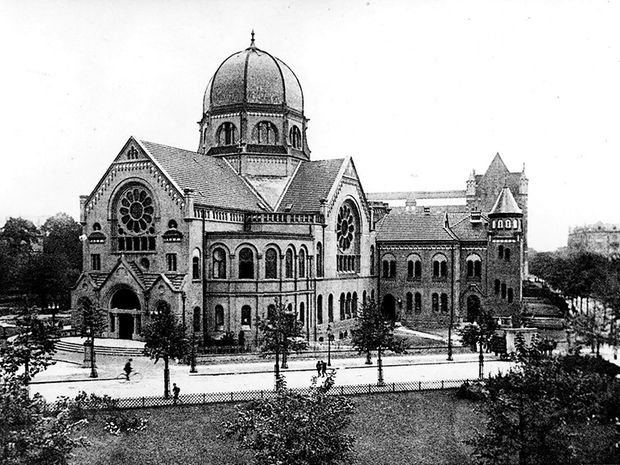 Die Thora-Krone von Hamburg und der Wiederaufbau der Bornplatz-Synagoge