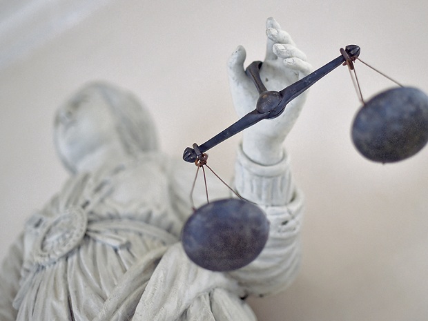 Doppelte Maßstäbe: Wie der grüne Kieler Oberbürgermeister Samet Yilmaz von der Kontaktschuld verschont blieb