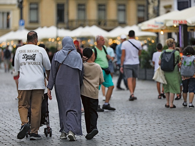 Geschlechtertrennung und Jungfrauenportale – Die galoppierende Islamisierung