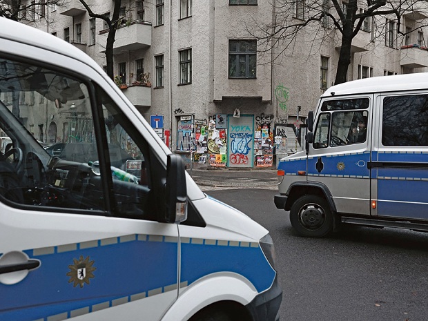 Waffen in Erddepots versteckt: Militante islamische Terroristen planten Anschläge in Deutschland 