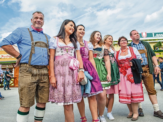 Zwei jüdische Brüder aus Ostwestfalen entwarfen das Dirndl für das 100. Jubiläum des Münchner Oktoberfests